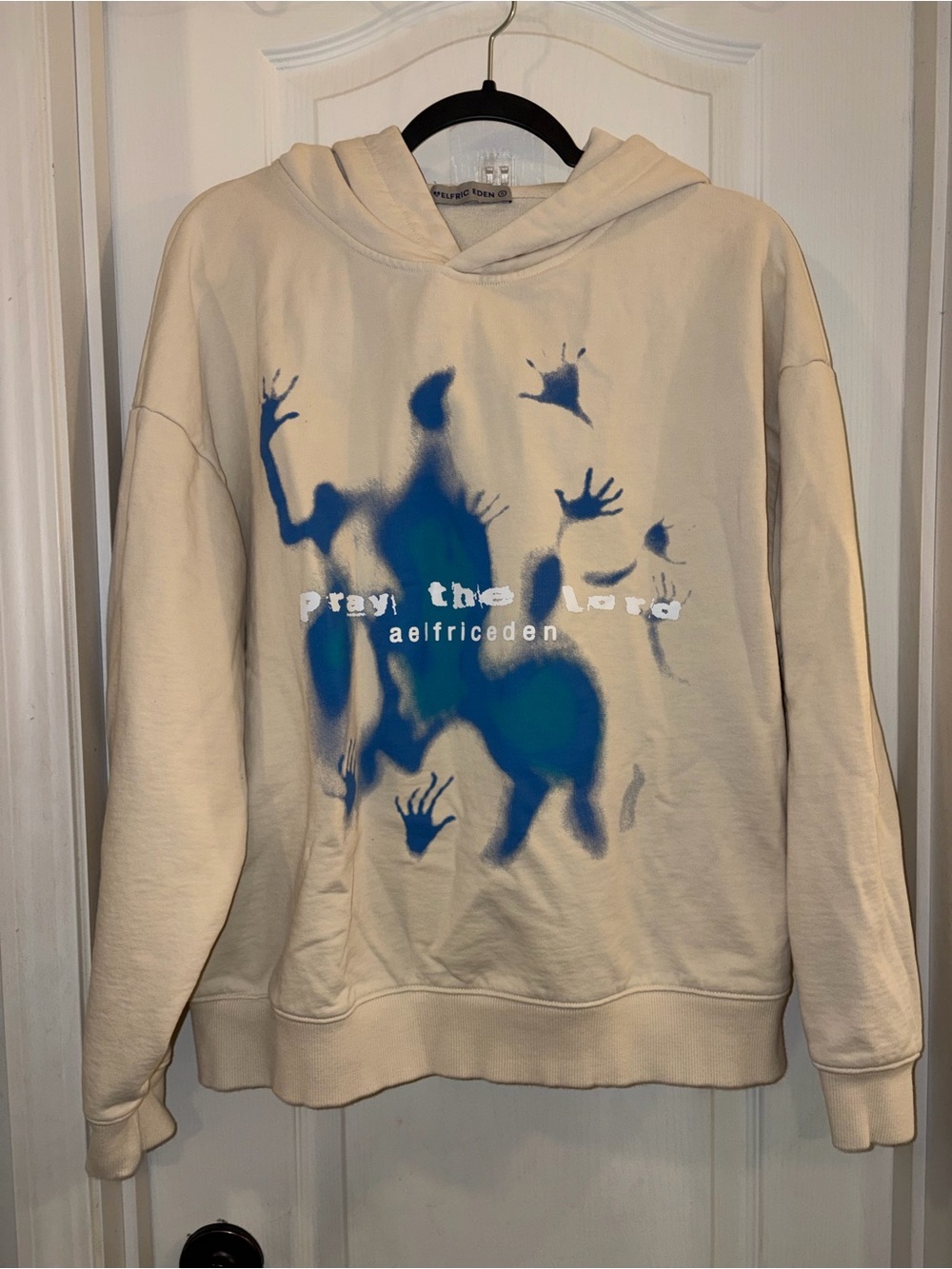 Aelfric Eden Cream Crewneck Sweatshirt with Blue Spray Graphic